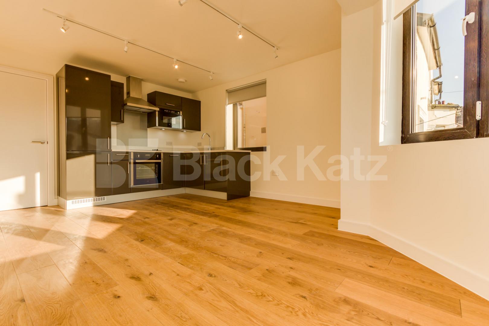 			PRICE REDUCTION, 2 Bedroom, 1 bath, 1 reception Apartment			 Pembroke, Muswell Hill